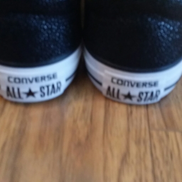 **SOLD**Women's Converse Athletic Shoes Sz 8 - Picture 3 of 8